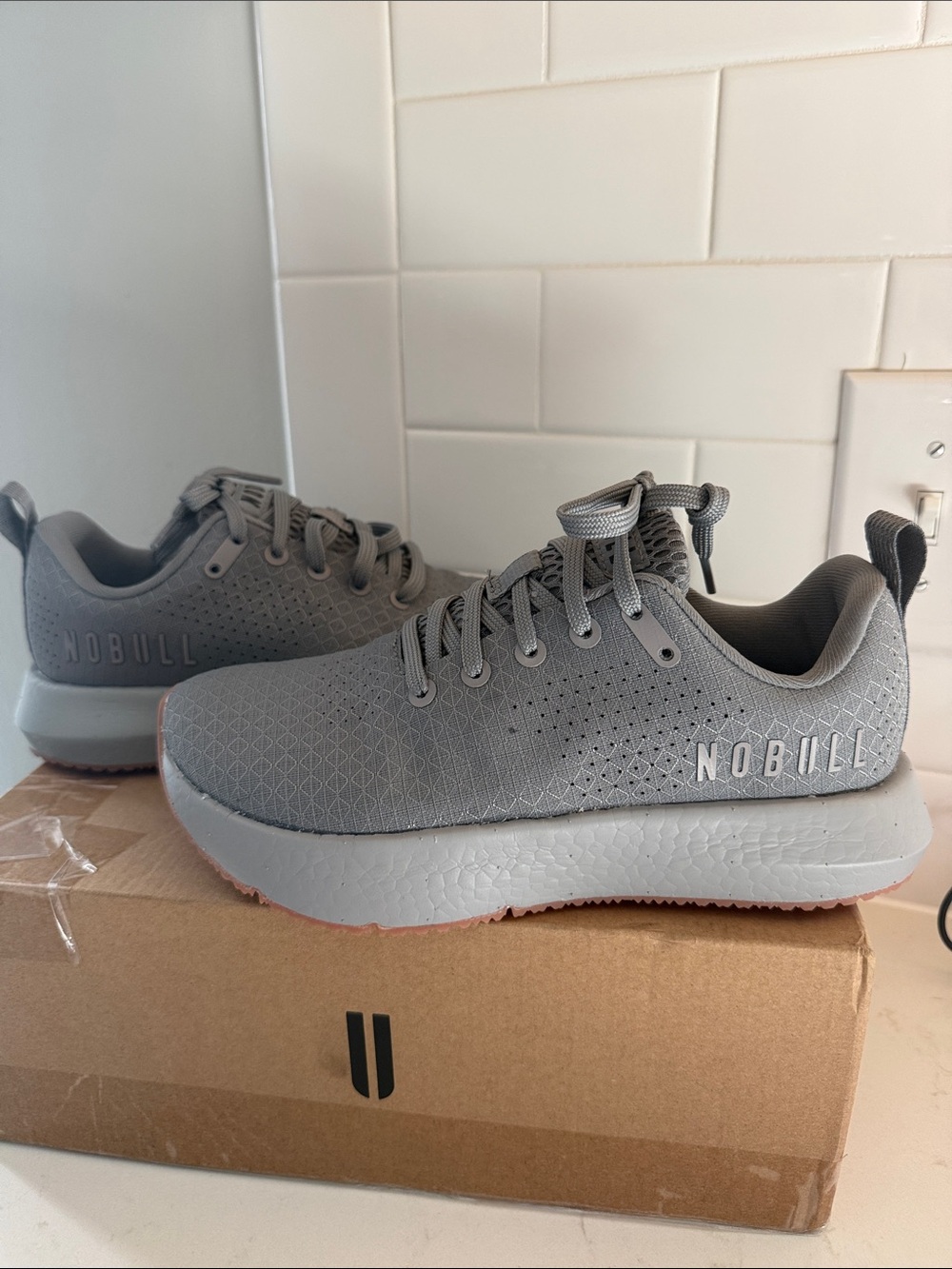 NOBULL Men's Low-Top Sneakers in Light Grey
